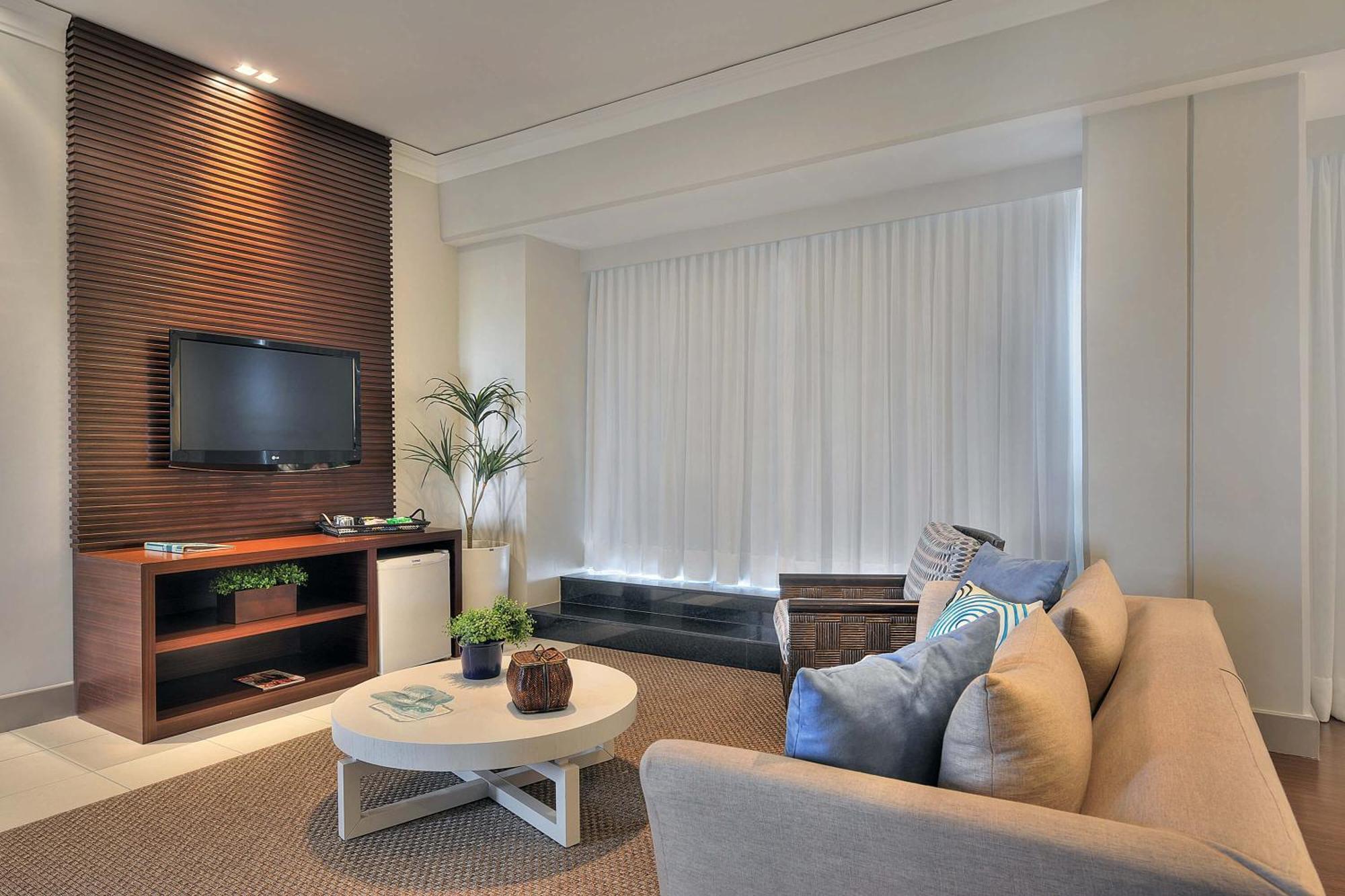 Hotel Deville Prime Σαλβαντόρ Εξωτερικό φωτογραφία A living room with a television