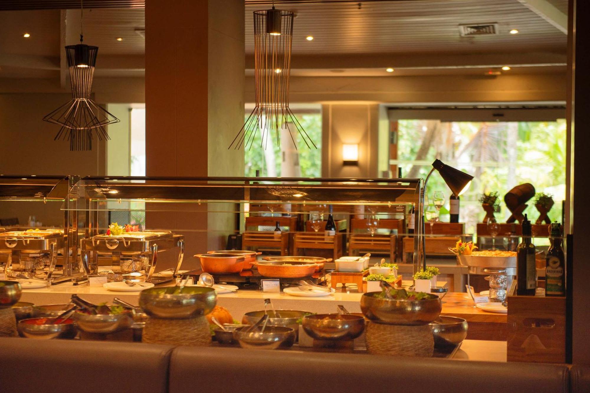 Hotel Deville Prime Σαλβαντόρ Εξωτερικό φωτογραφία A buffet at a restaurant