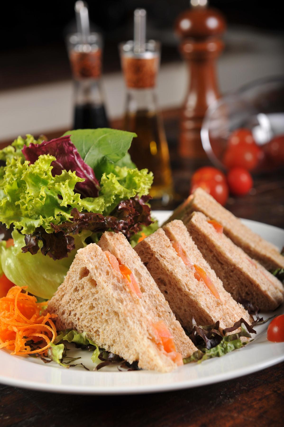 Hotel Deville Prime Σαλβαντόρ Εξωτερικό φωτογραφία A salad and a sandwich