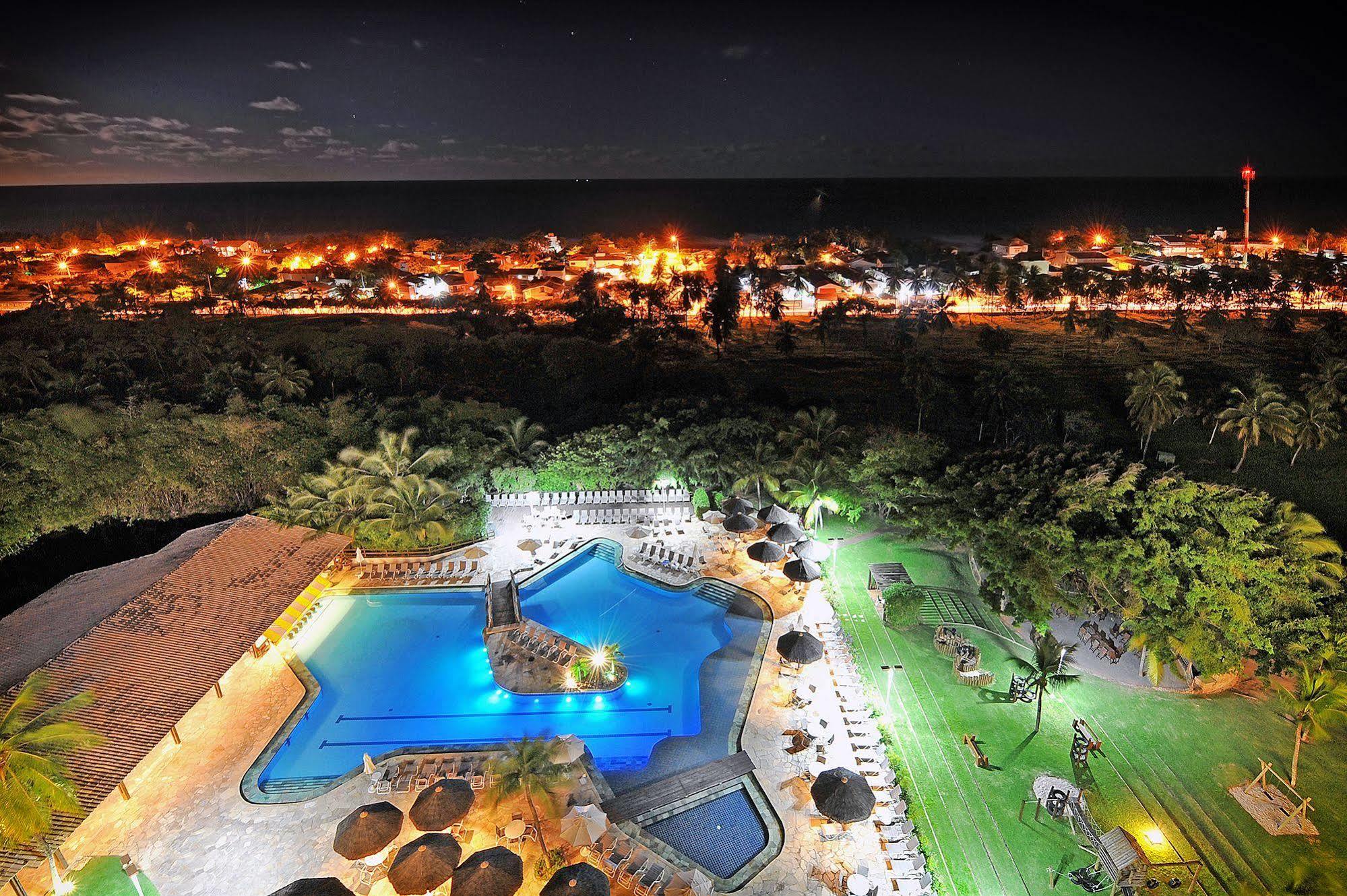 Hotel Deville Prime Σαλβαντόρ Εξωτερικό φωτογραφία Aerial view of the resort at night